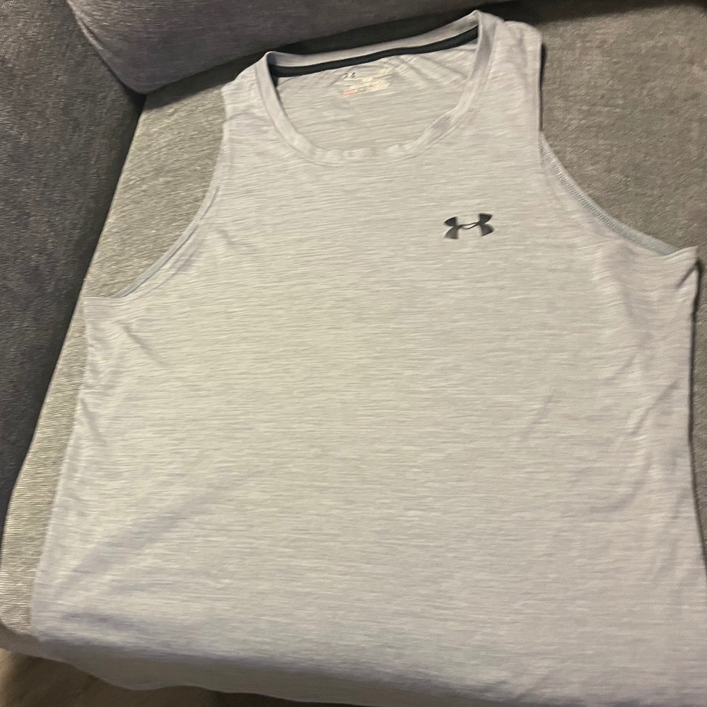Under armour heat gear athletic fitted mens tank top. Large